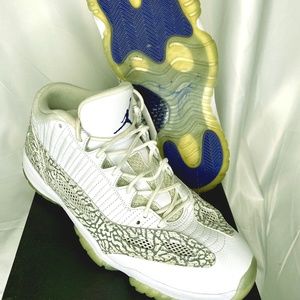Nike Air Jordan 11 Retro Low Le Light Bone